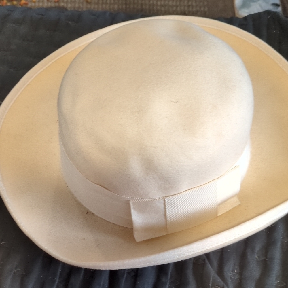 Liz Claiborne Cream Wide-Brim Hat